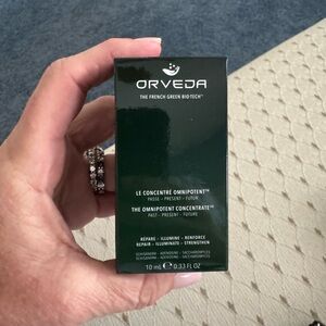 Green Skincare Serum & Face Oil